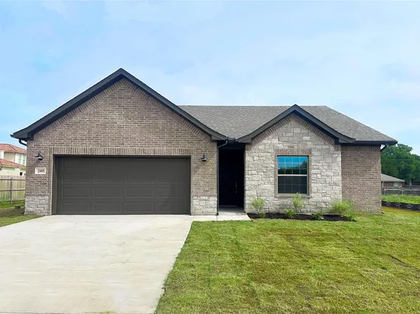 2105 Briarwood Dr, Bridgeport, TX 76426