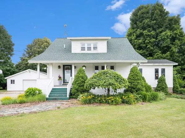 8322 W 60th St, Fremont, MI 49412