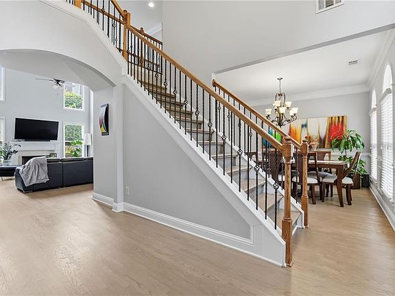 5th image of 2715 Cezanne Ln