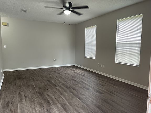 5th image of 3052A Gordon St W