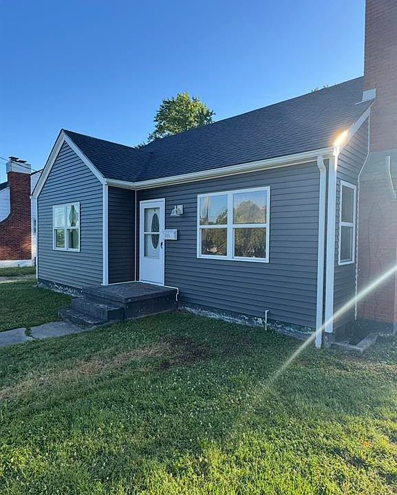 2nd image of 225 Hubert Ct
