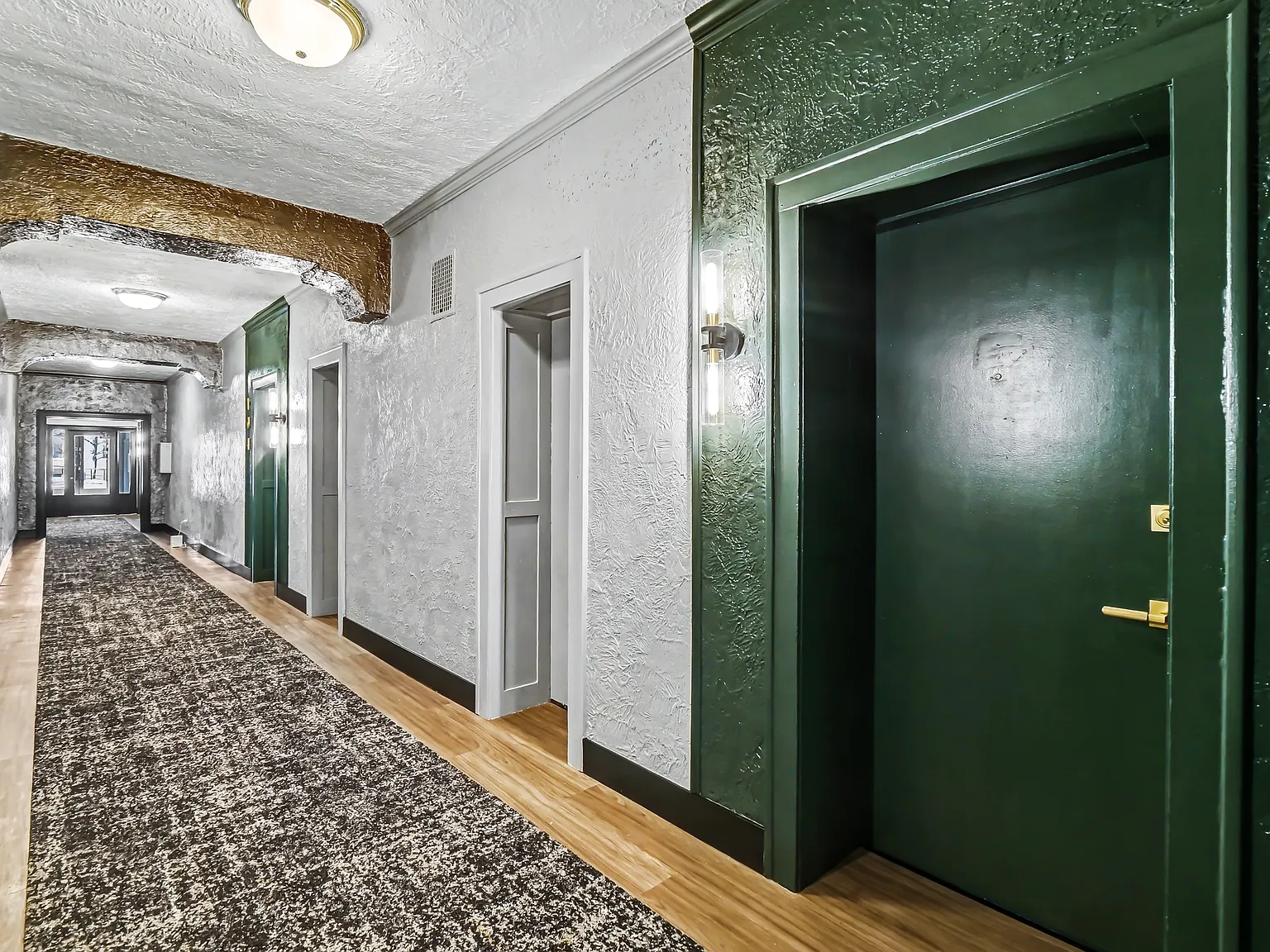 1 bed, 650 sqft, $1,300 — Photo 3