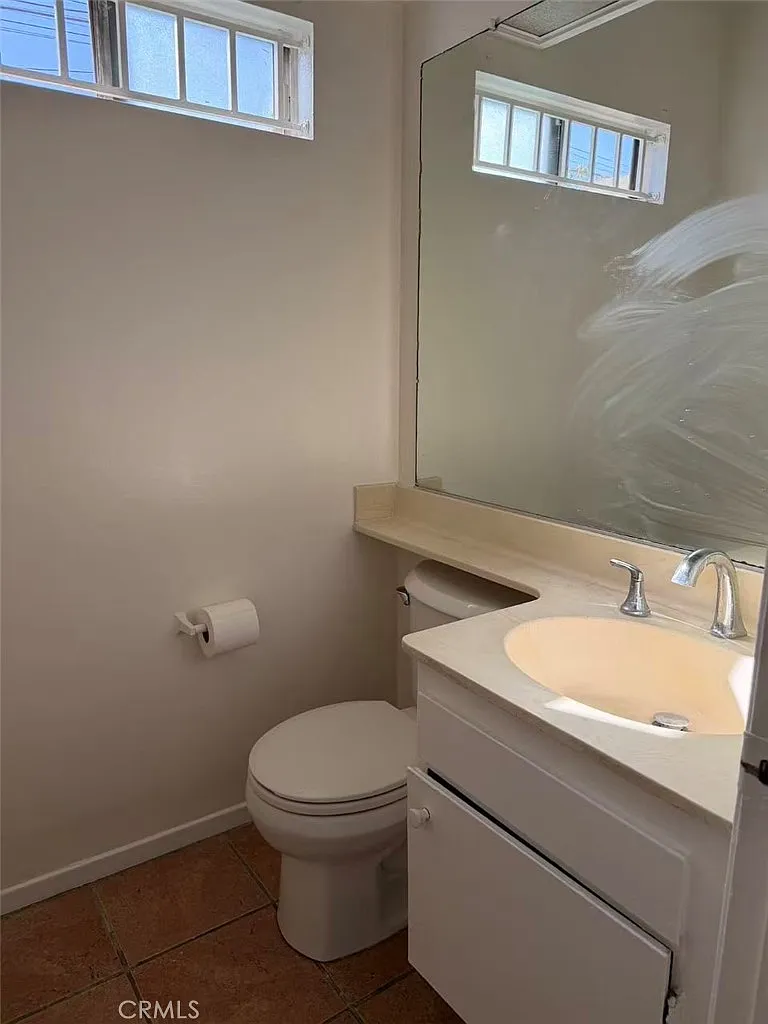 2 bed, 1035 sqft, $2,350 — Photo 2
