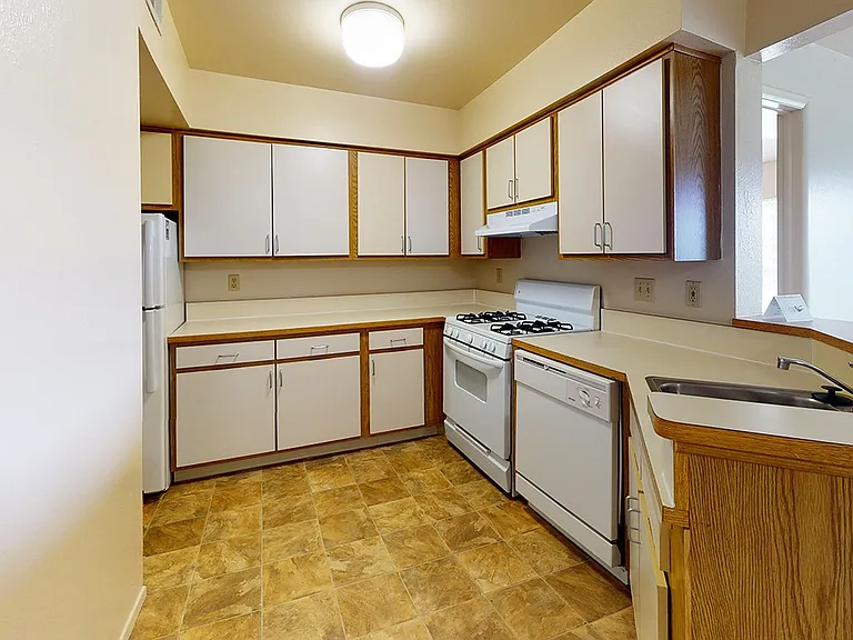 Canal Club Apartments — Photo 19