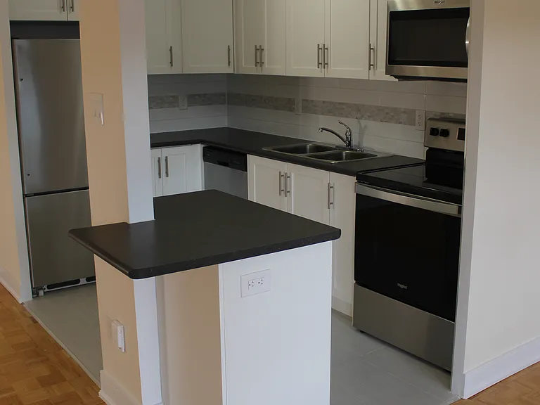 7471 Yonge St — Photo 25