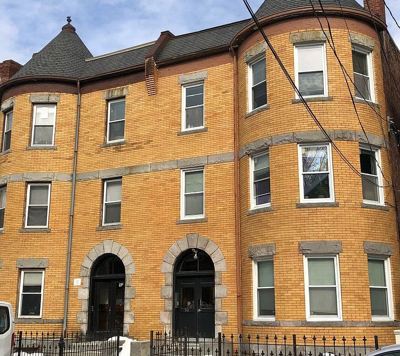 2nd image of 98 Calumet St #10781573