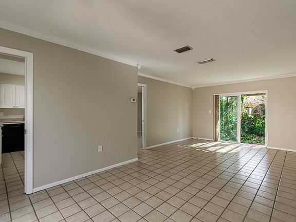 4th image of 1004 Woodsmere Cir