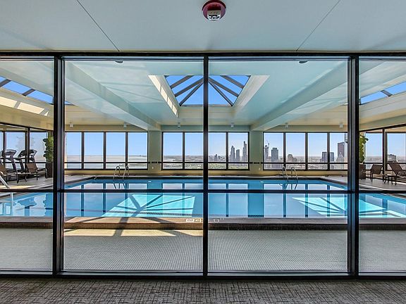 4th image of 360 E Randolph St #2805-2806