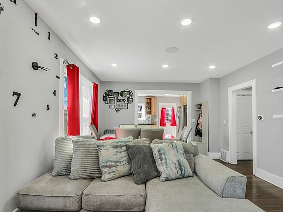 5th image of 1313 W Cornelia Ave