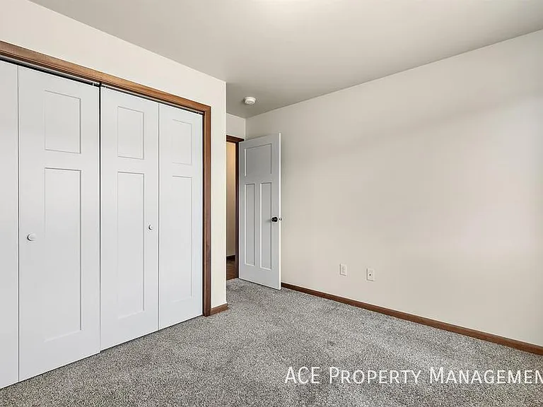 3119 New England St — Photo 11