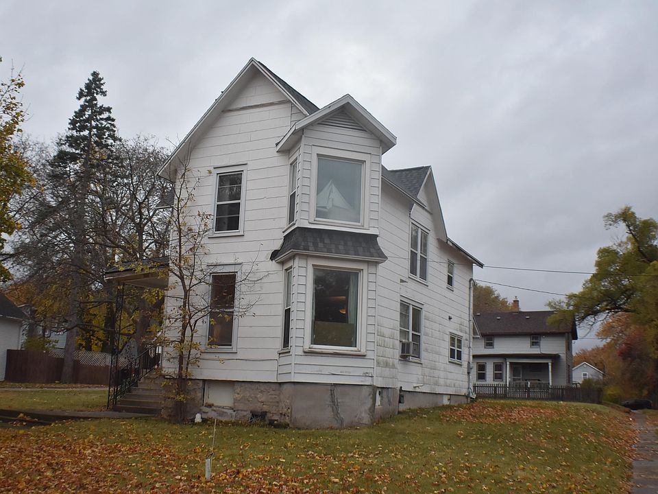 1st image of 216 Bluff St