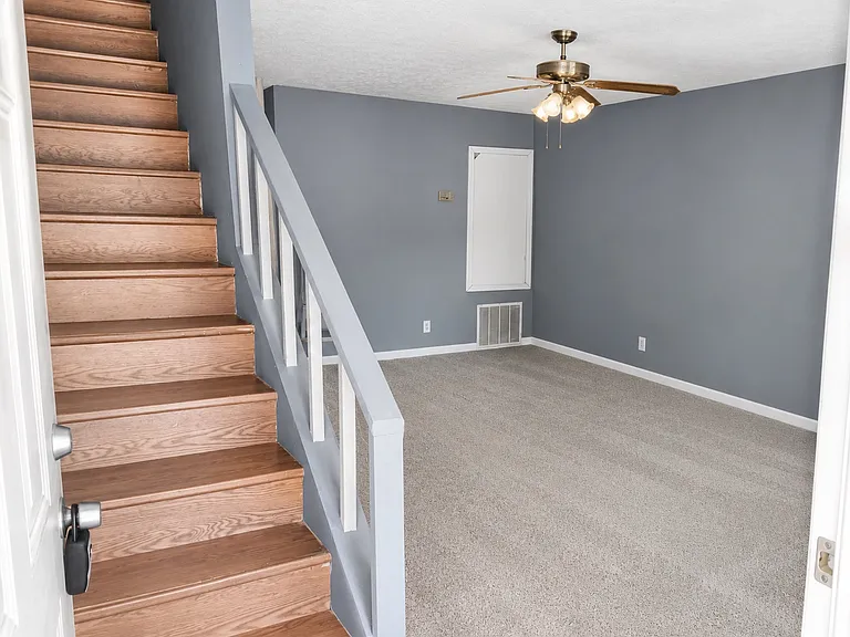 973 Odom Dr — Photo 2