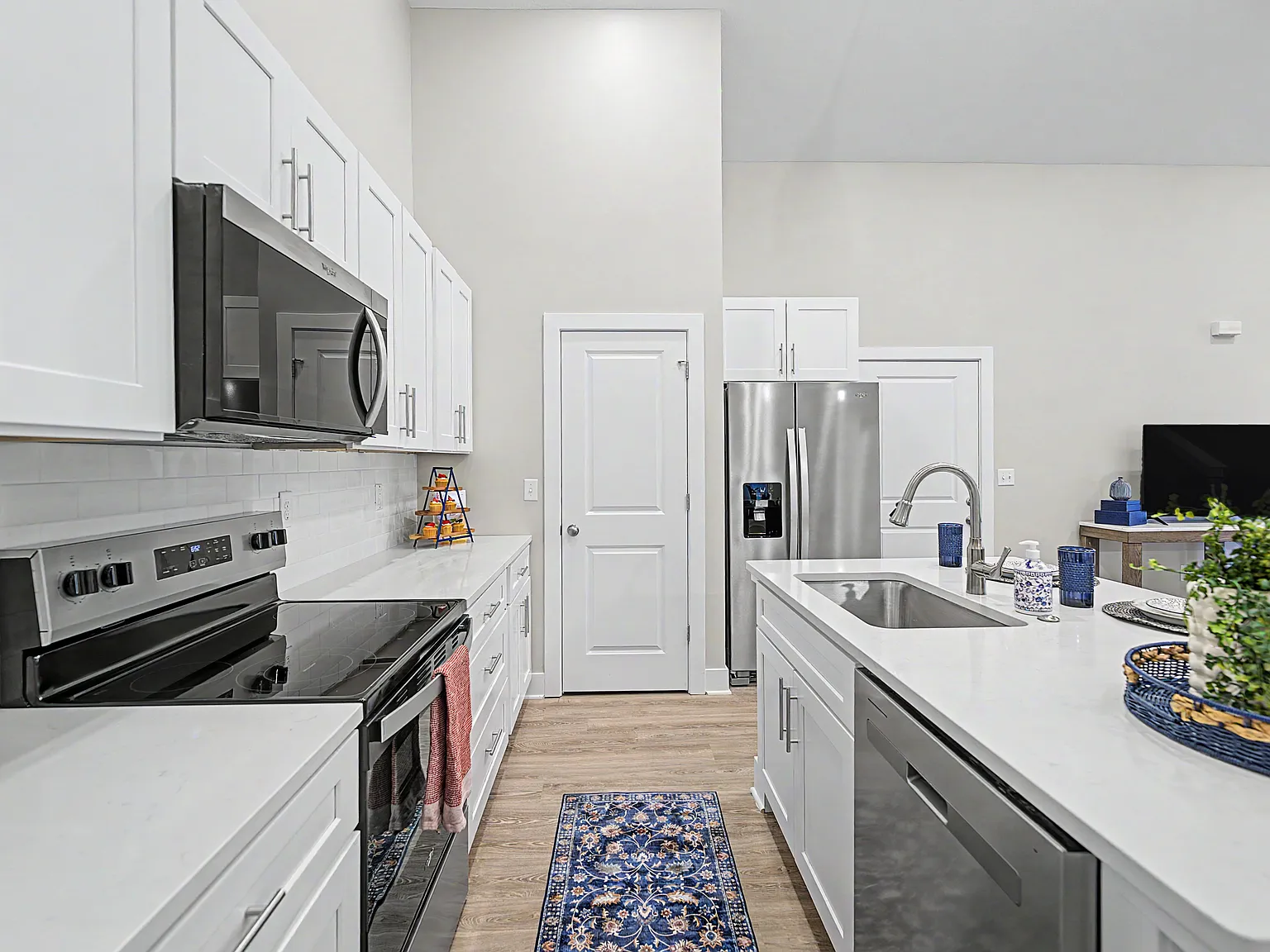 3 bed, 1560 sqft, $2,200 — Photo 4