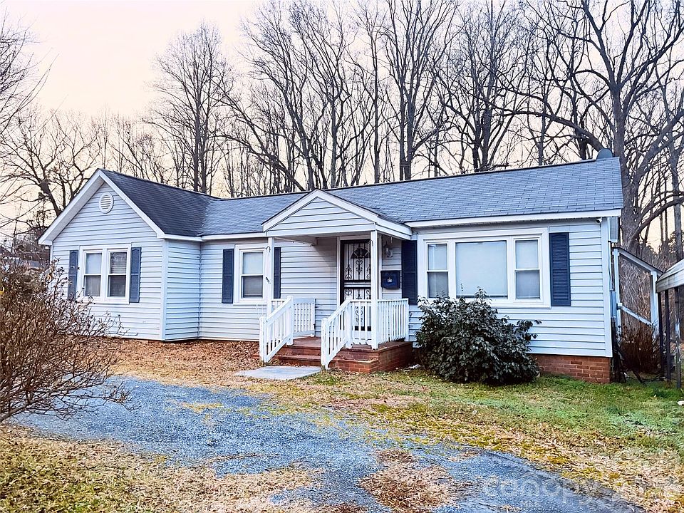 1st image of 833 Dennis St