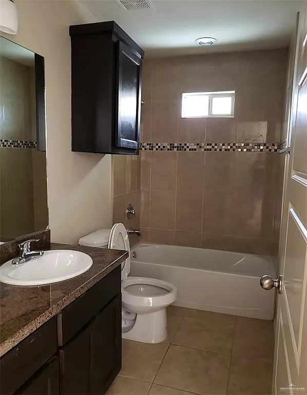 3 bed, 2.0 bath, 4256 sqft, $1,250 — Photo 4