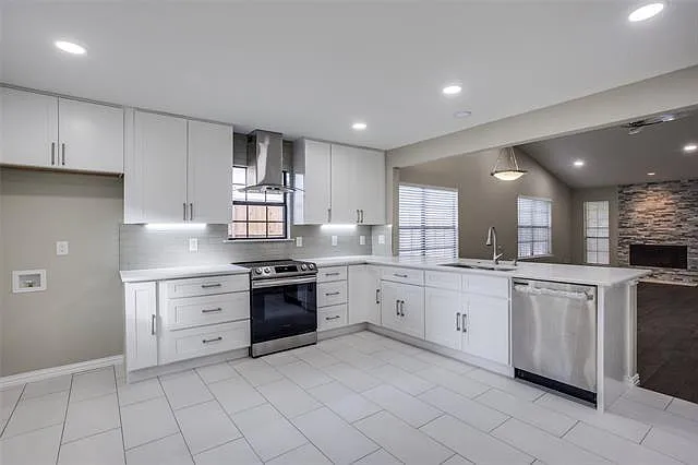 1906 Village Creek Dr — Photo 4