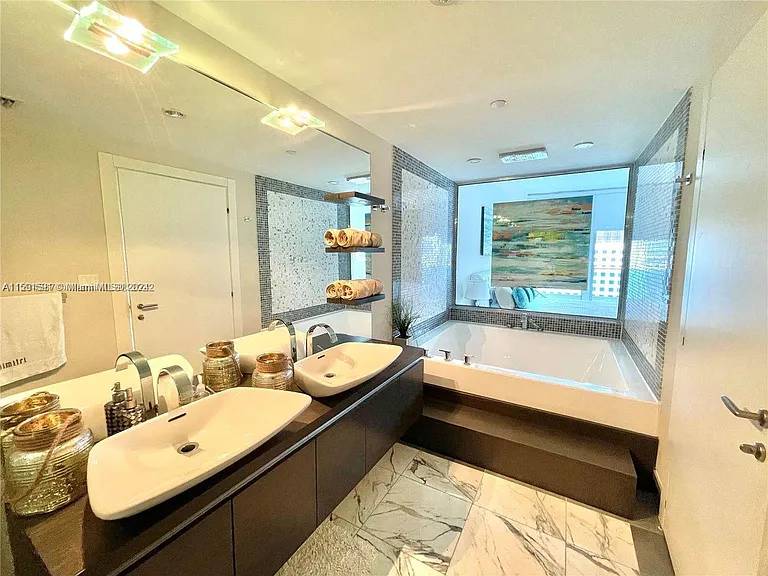 200 Biscayne Boulevard Way #1107 — Photo 8