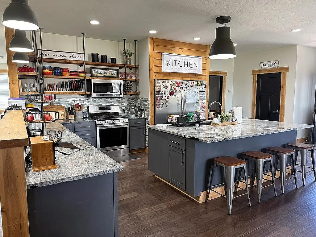 4 bed, 2868 sqft, $2,995 — Photo 1