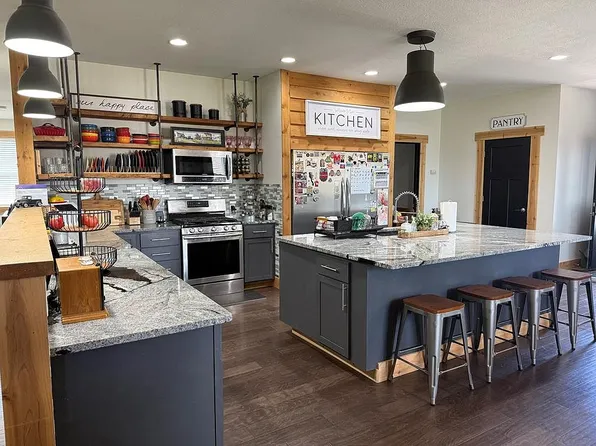 11 May Ave, Ashville, OH 43103