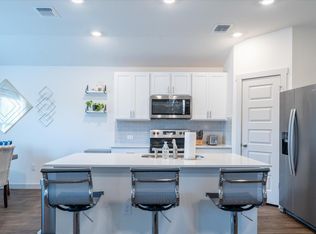 201 Elm Creek Dr, Hutto, TX 78634