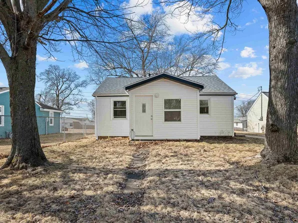 1017 7th St, Colona, IL 61241