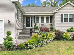 11 Carriage Hill Rd, Scituate, RI 02825