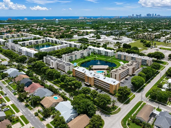 206 SE 10th St APT 203, Dania Beach, FL 33004