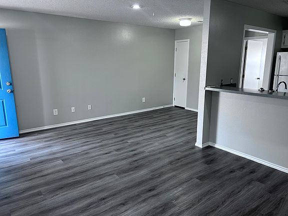 3rd image of 1604 W McIntyre St APT 3