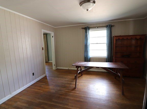 5th image of 701 W Cranford Ave
