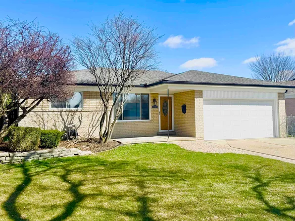 11223 Hemlock Dr, Sterling Heights, MI 48312