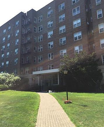 3rd image of 1304 Midland Ave