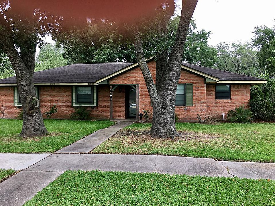 1st image of 1121 Phyllis St