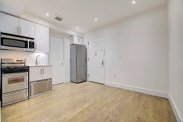 Rented by REAL New York | media 18