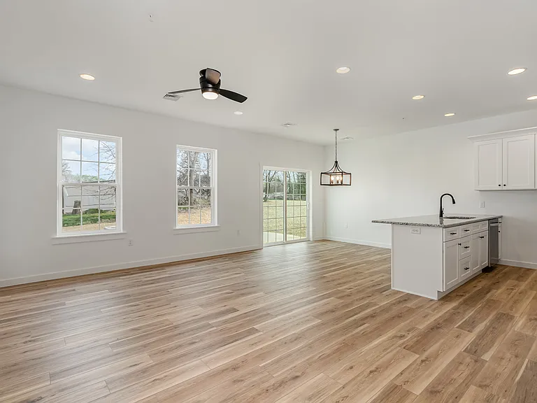 315 Pelham Ct — Photo 9