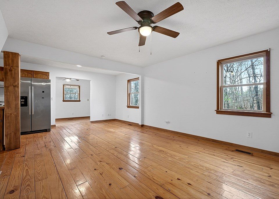 37th image of 1263 Ridge Rd W