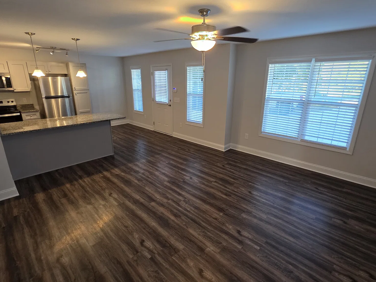 2 bed, 921 sqft, $1,295 — Photo 4