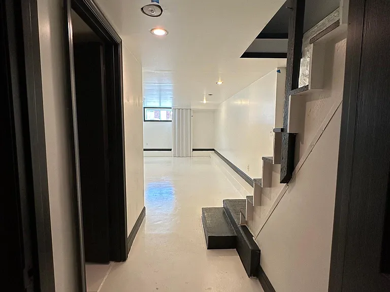 139 N Linwood Ave — Photo 25