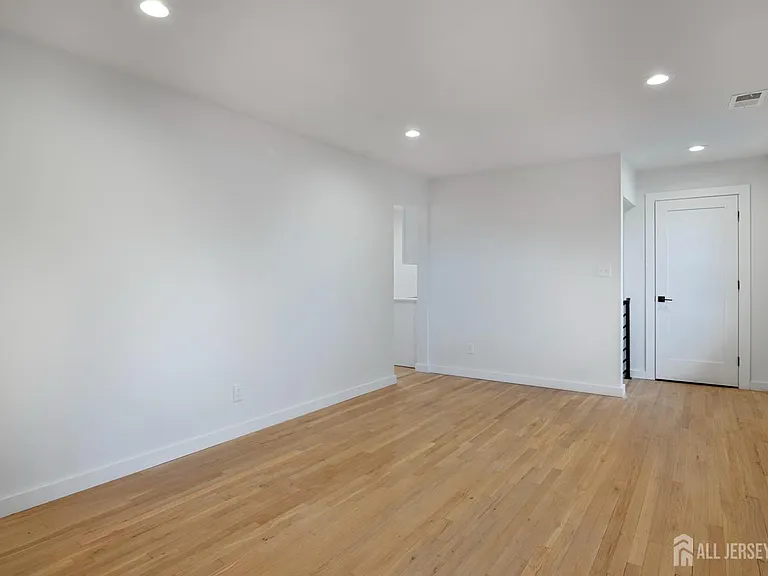4 Morris Ave #2A — Photo 10