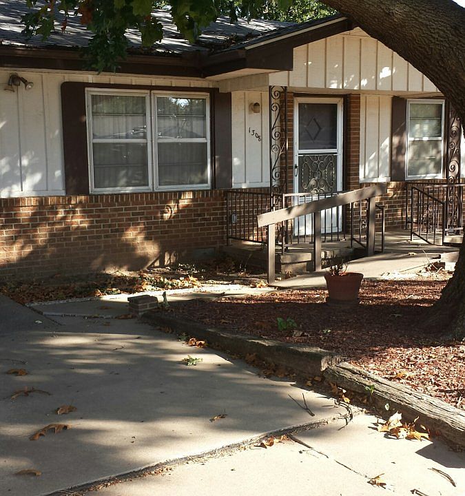 1st image of 1308 N Carol Ln