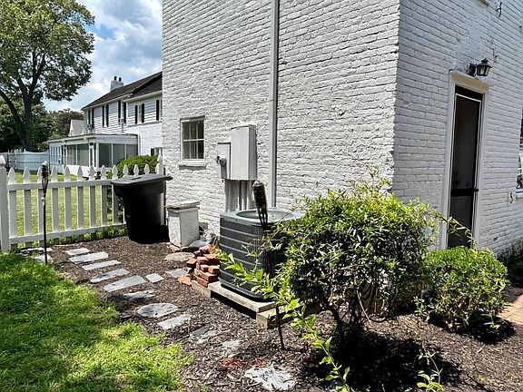 4th image of 205 Glasgow St