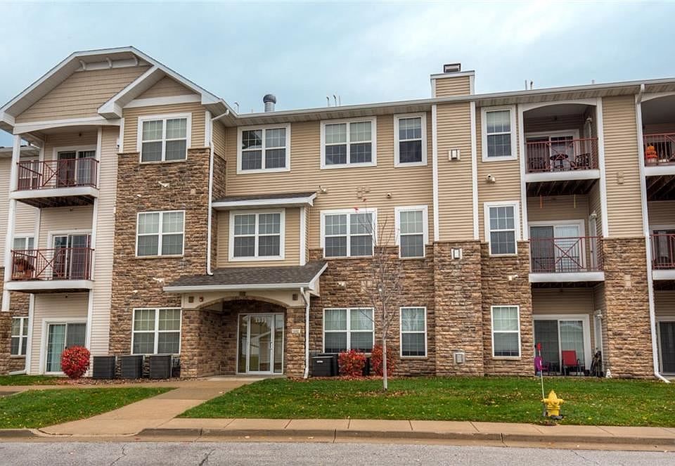 1st image of 1331 SE University Ave Unit 208