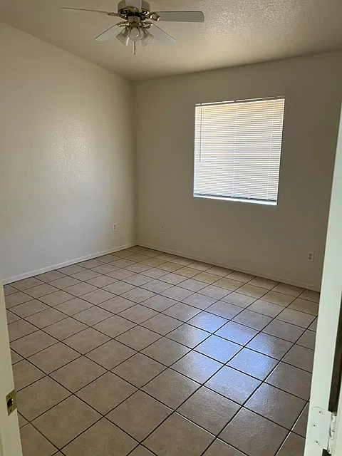 3 bed, 1168 sqft, $1,550 — Photo 2