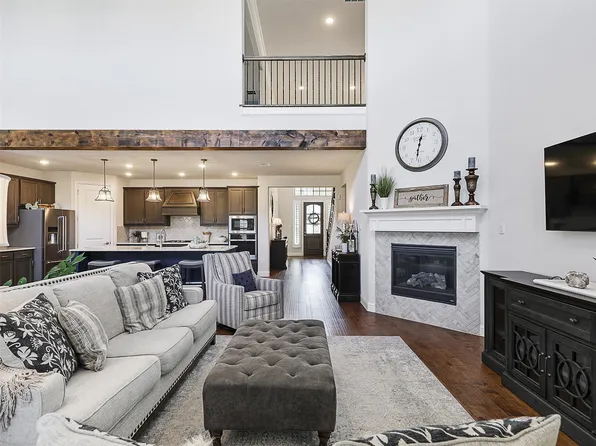 2204 Chippewa Hls, Gunter, TX 75058