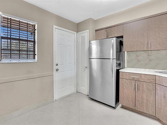 4th image of 1450 NE 191st St APT 204