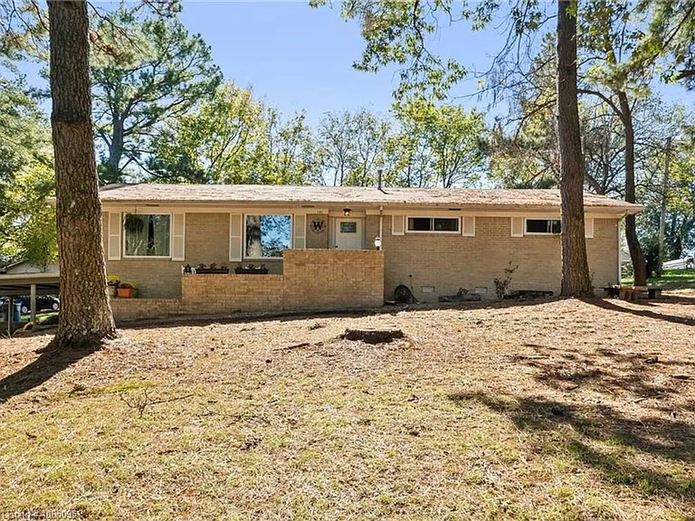 101 W El Paso St — Photo 1