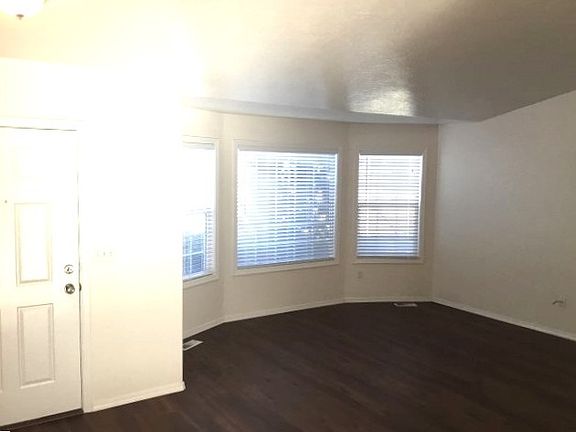 5th image of 1861 E Laurelwood Dr