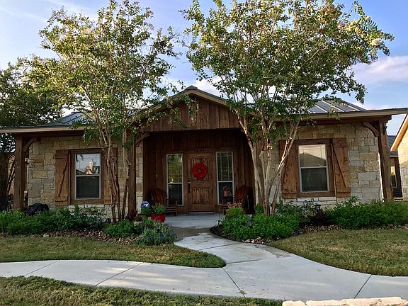 2nd image of 1634 Gruene Vineyard Xing