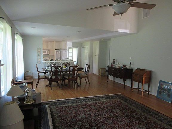 3rd image of 207 Barnstormer Cir