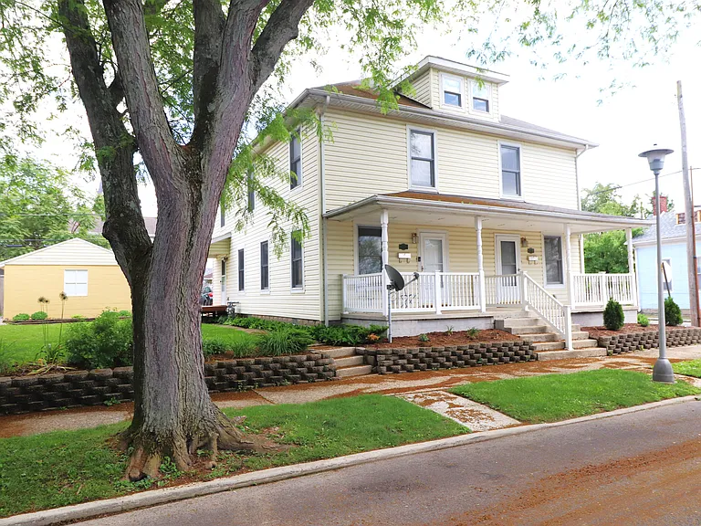 Beautifully Restored Townhouse — Photo 6