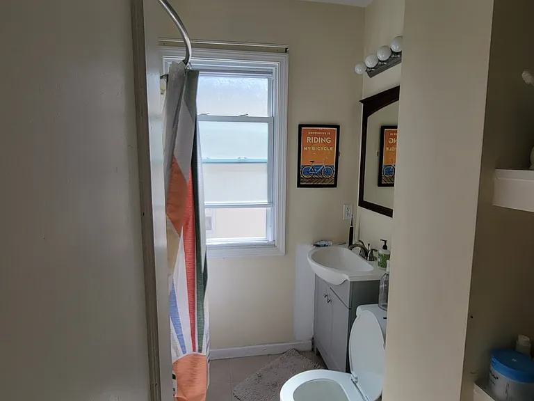 131 Richard St #2 — Photo 5